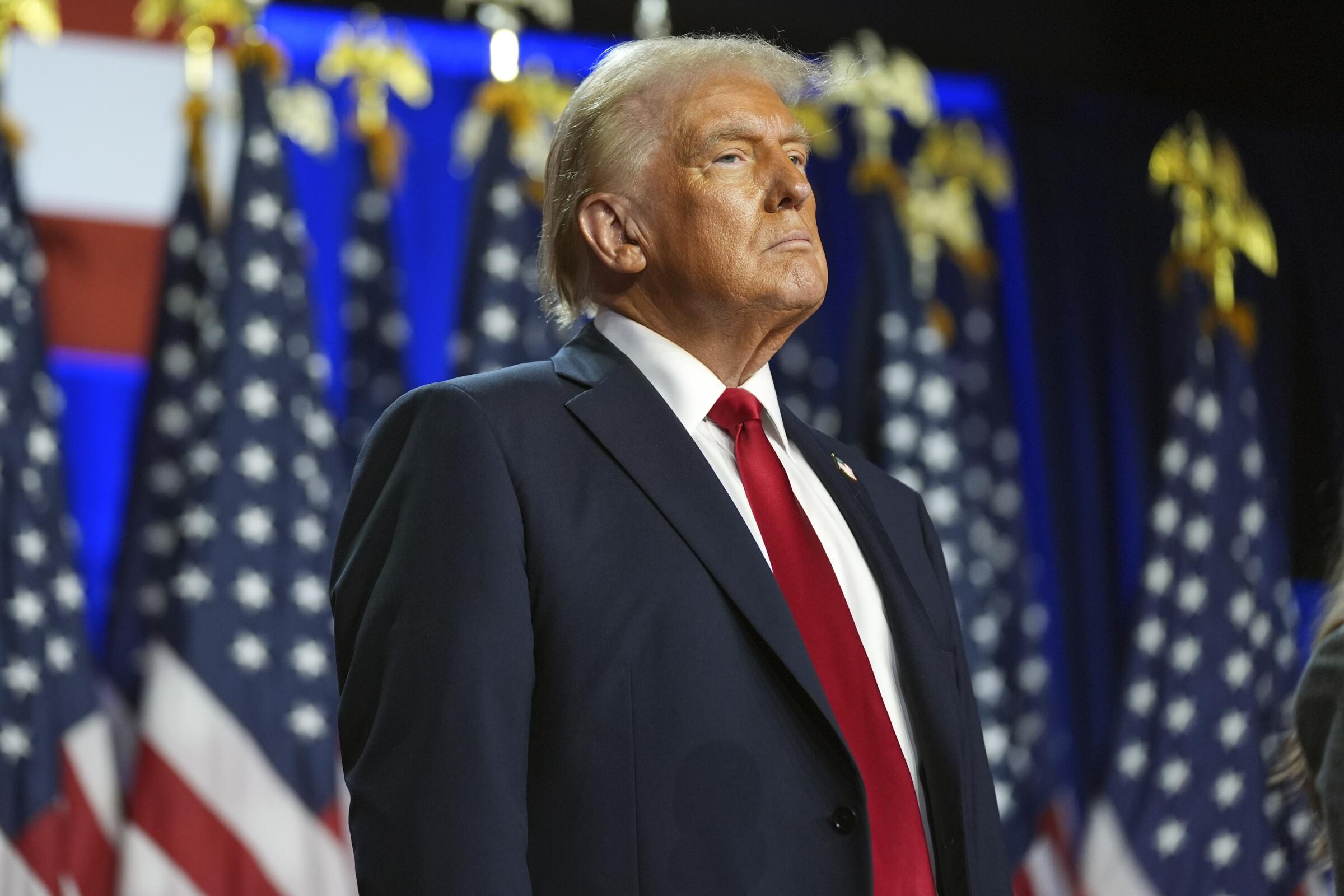 Frena juez federal orden de Trump para eliminar ciudadanía por derecho de nacimiento