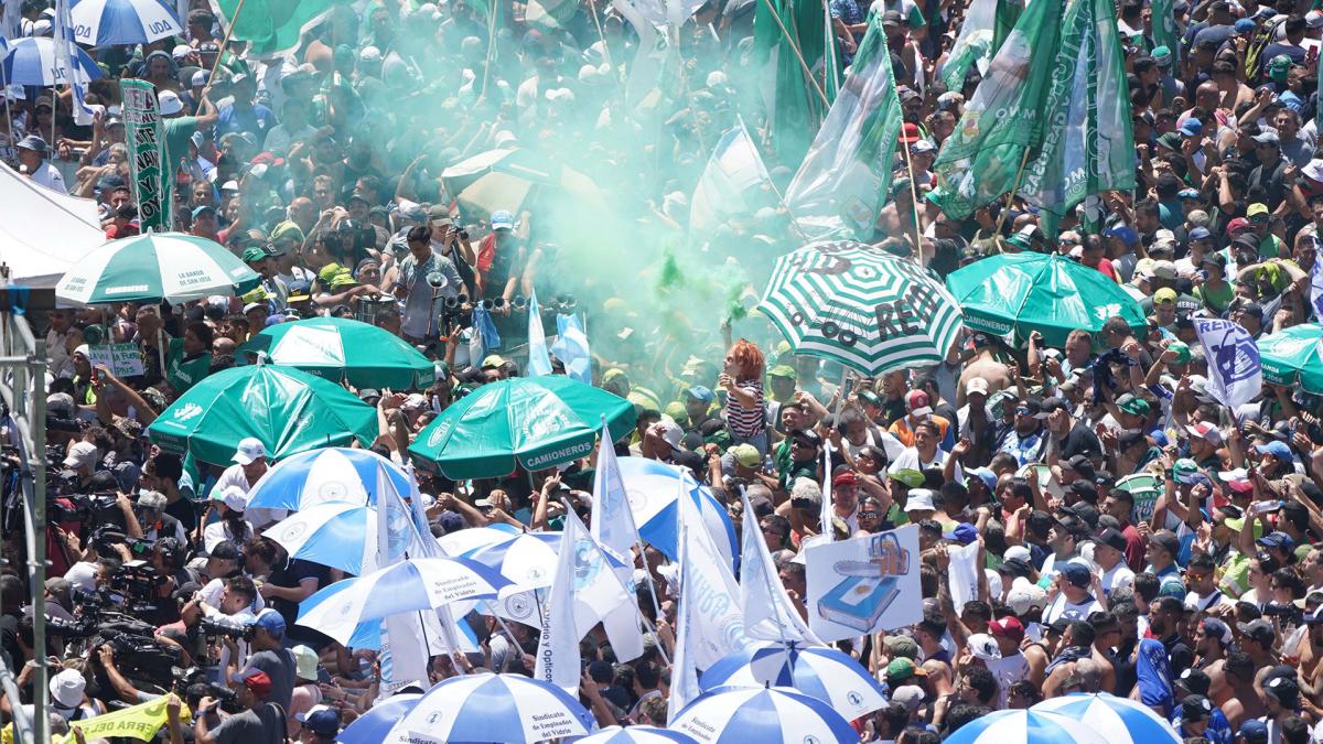 Exigen trabajadores argentinos que se frene el DNU de Milei y se respeten los derechos laborales