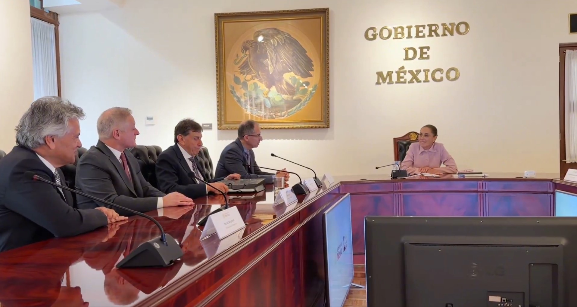 Firma presidenta Claudia Sheinbaum acuerdo entre la Secretaría de Salud, Birmex, Liomont y Moderna para producción de vacunas