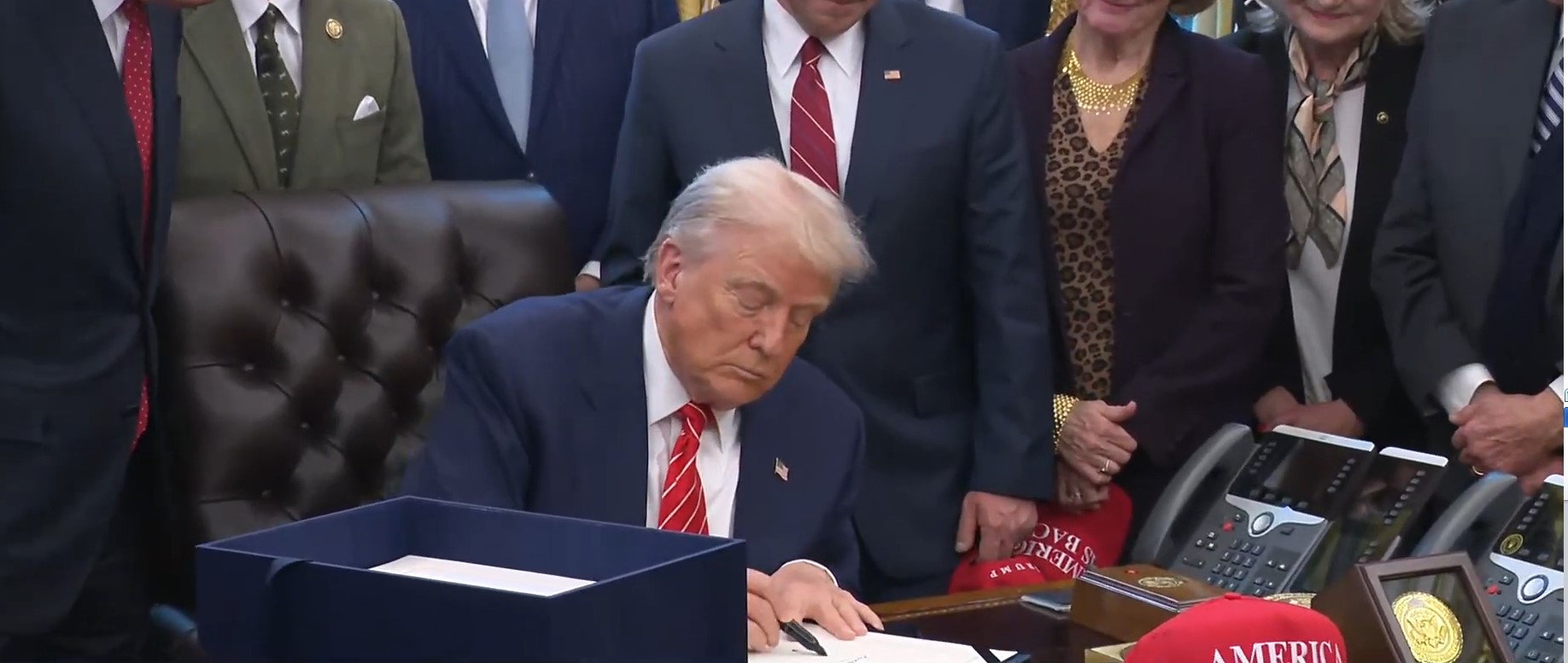 Donald Trump firma ley de reapertura del gobierno tras aprobación de la Cámara de Representantes