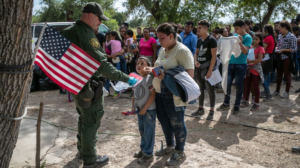 "EE.UU. no pertenece sólo a quienes tienen el acento correcto": A 250 años de la Independencia, Mamdani y el Papa León XIV contraponen su visión migratoria a la de Trump
