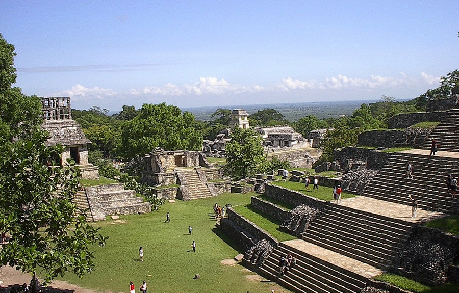 Hallan en Belice tumba de 1,700 años de antigüedad con restos de un gobernante maya