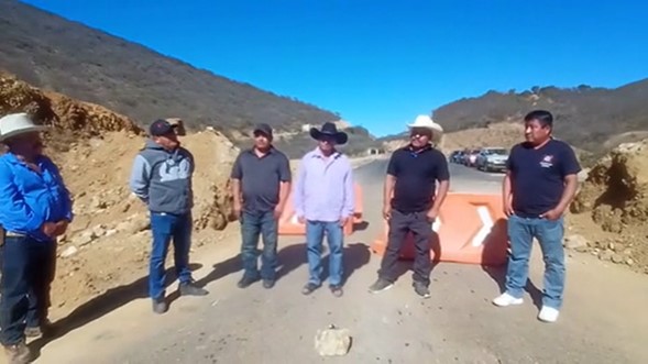 Acuerdan que continúe la construcción de la carretera Barranca Larga-Ventanilla en esta entidad