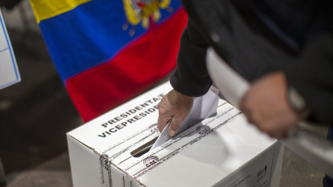 El ‘No’ se impone en las cuatro preguntas del referéndum en Ecuador con 80% de actas validadas