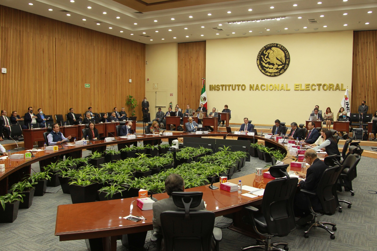 Cobrará Lorenzo Córdova compensación de 1.9 millones pesos por liquidación, correspondientes a sus cargos como consejero del IFE y del INE