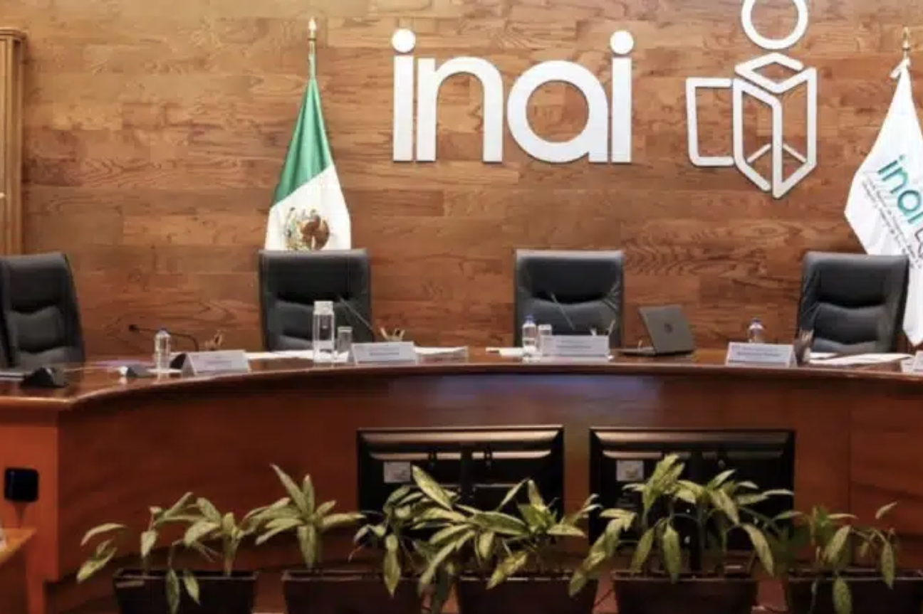 A debate, ausencias definitivas de comisionados
