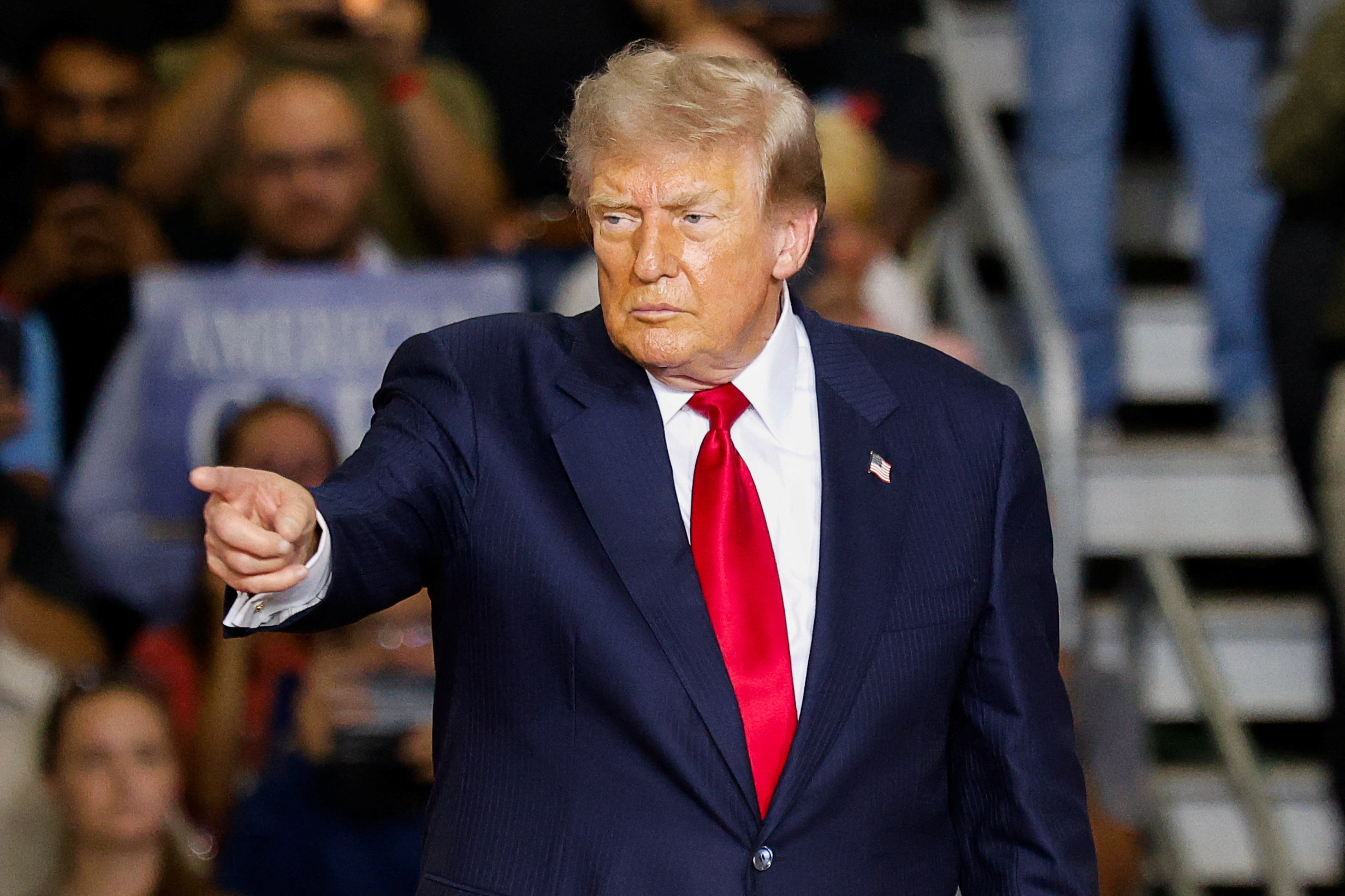 Ordena Donald Trump cesar bombardeos contra Irán; confía en alcanzar un nuevo acuerdo