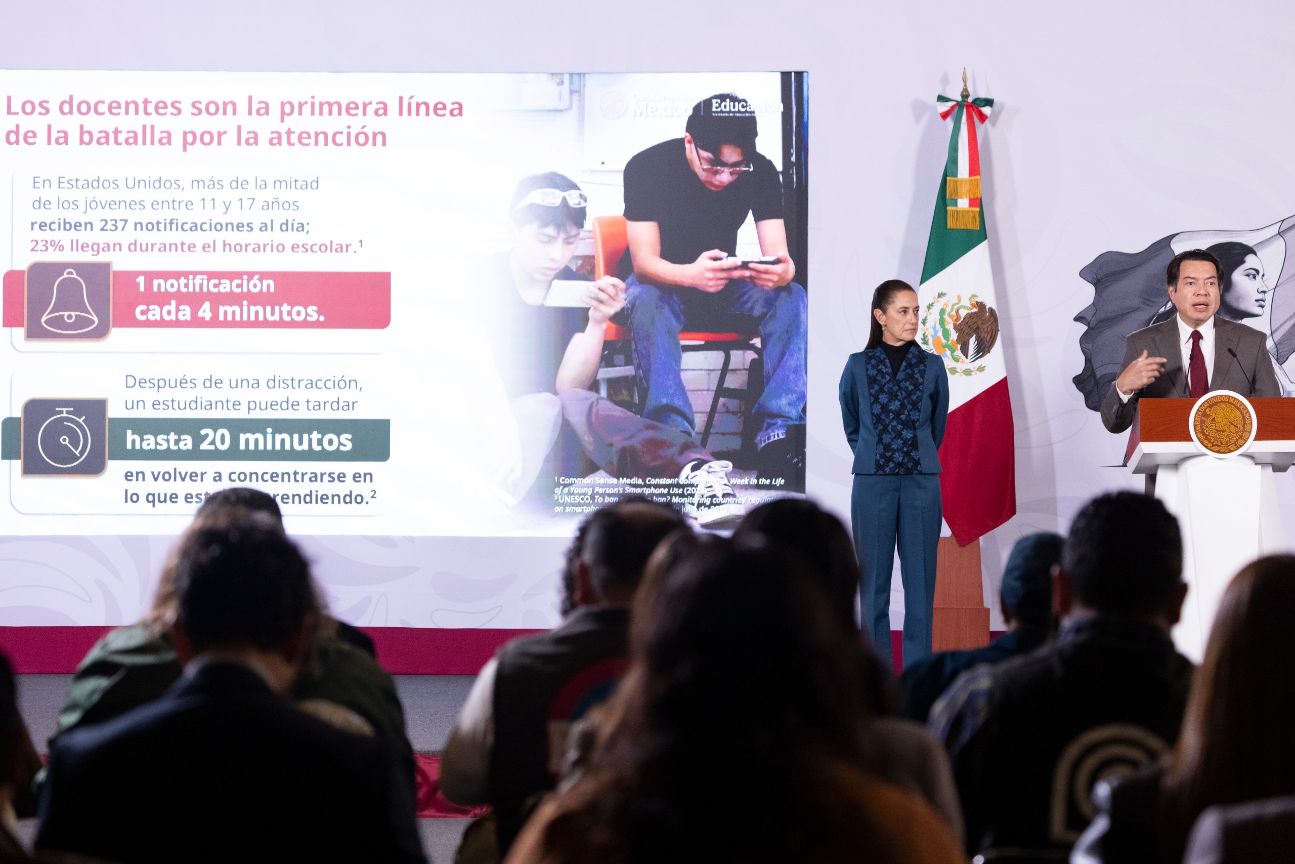 Alerta SEP por impacto de celulares en concentración y aprendizaje; jóvenes reciben 237 notificaciones al día