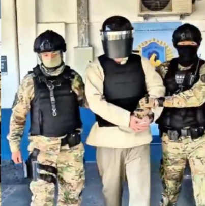 Trasladan a un penal federal de Argentina a Fernando Farías Laguna, excontralmirante de la SEMAR, acusado de huachicol fiscal