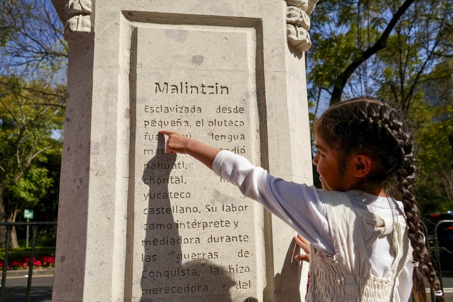 De la Reina Roja a Malintzin: inauguran monumentos de heroínas indígenas en CDMX
