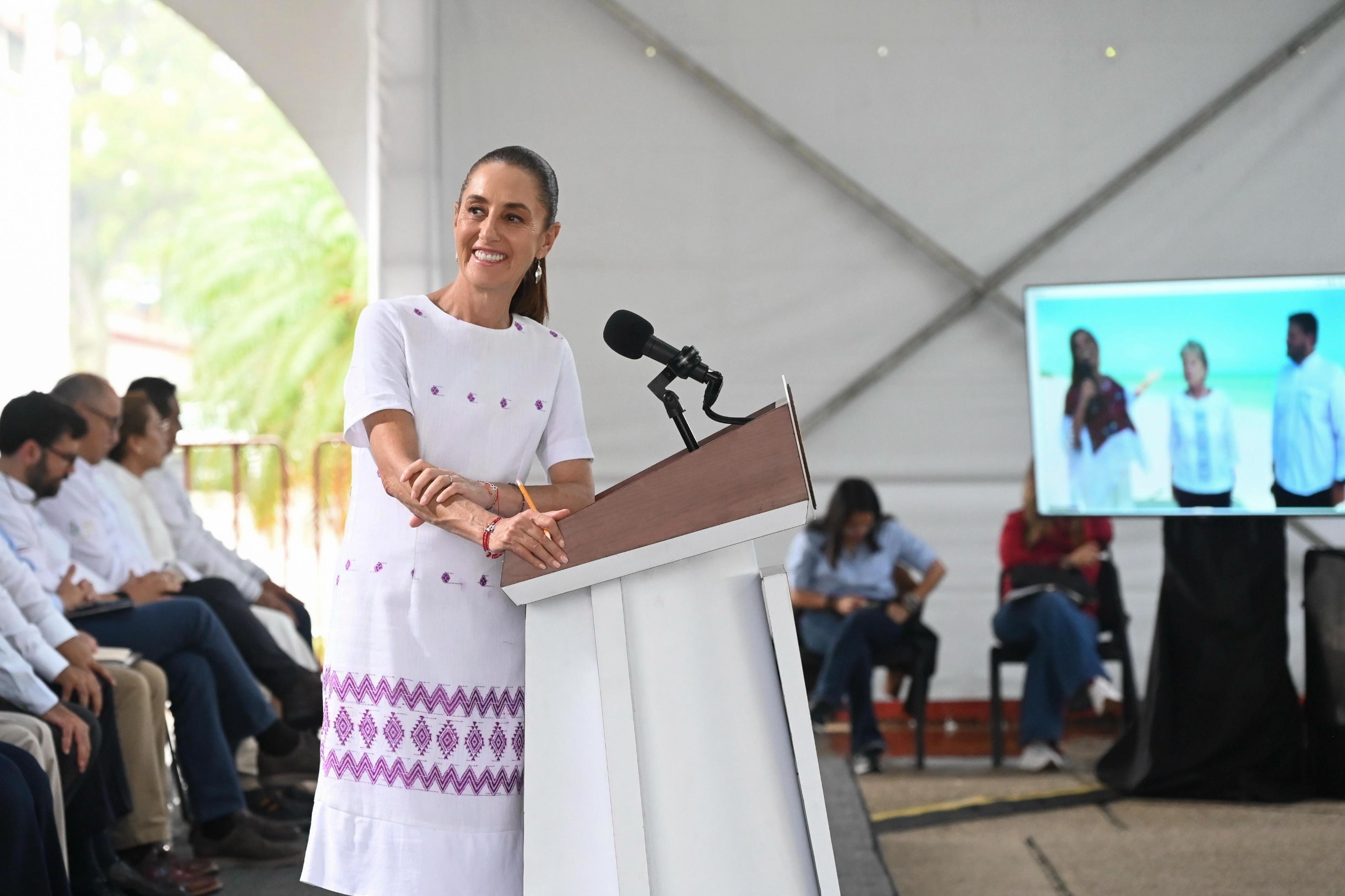 Destaca Claudia Sheinbaum inversión sexenal de 190 mil mdp para petroquímica, salud y agua en Veracruz