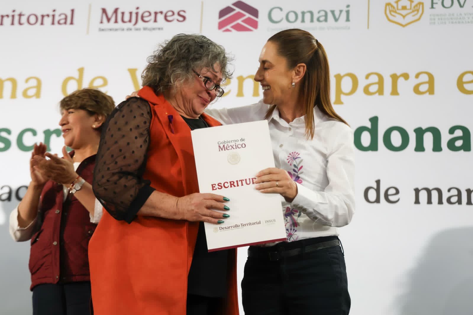 Inicia Claudia Sheinbaum conmemoración del Día Internacional de la Mujer con entrega de escrituras y apoyos de vivienda a mujeres de Tecámac