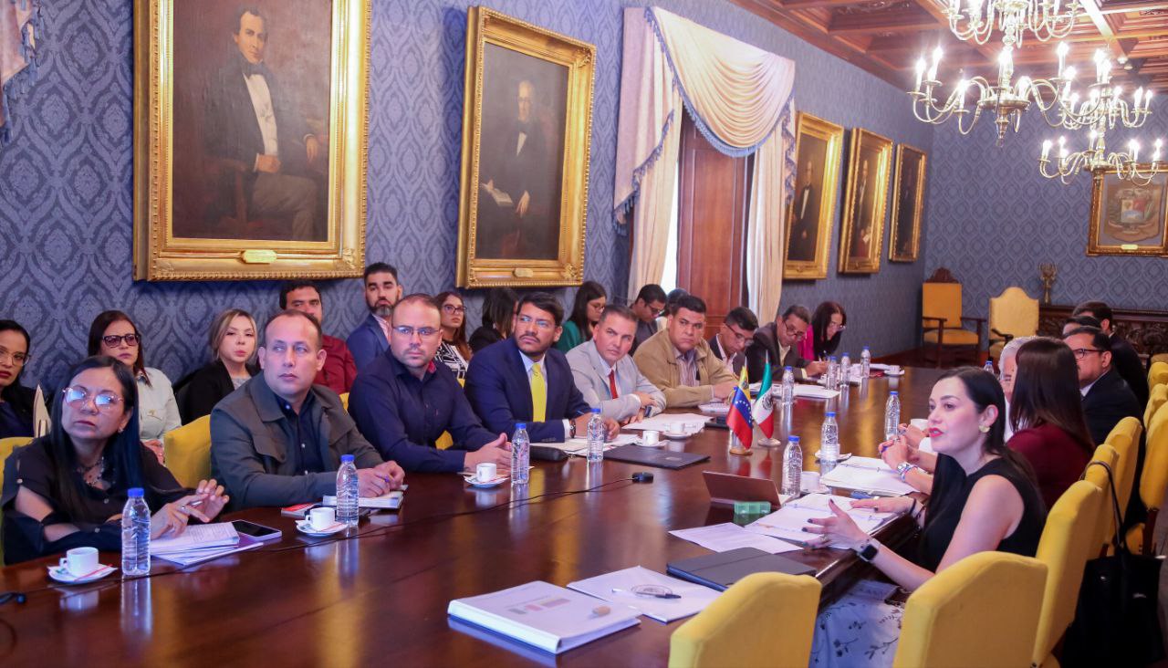 Presentan programas "Sembrando Vida" y "Juntos por el Bienestar" en Caracas, Venezuela