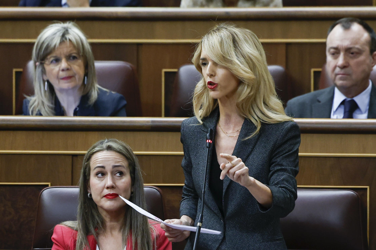 Cayetana se lanza contra AMLO y respalda a la oposición