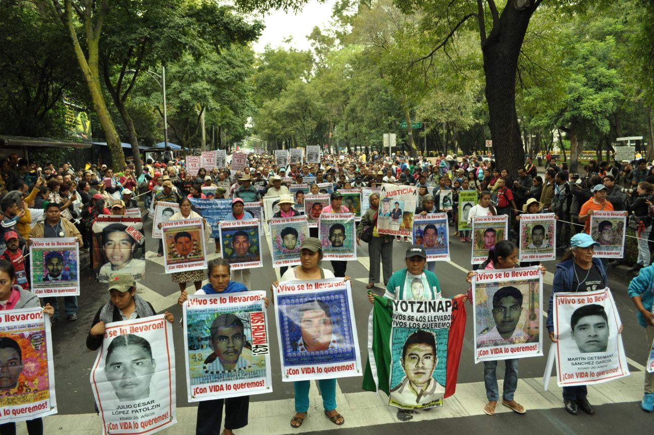 Recibe Claudia Sheinbaum a padres y madres de los 43 normalistas de Ayotzinapa