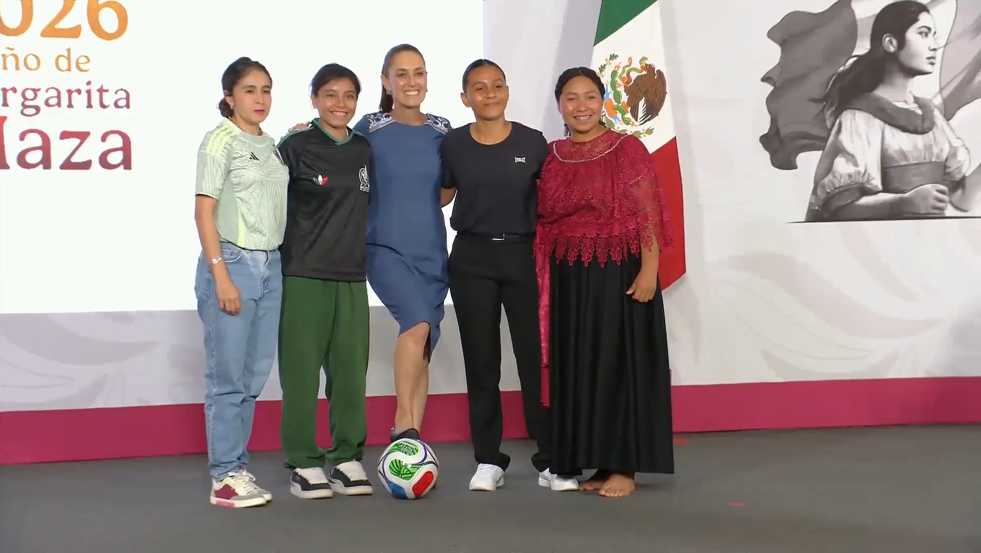 Jóvenes mujeres reciben boletos para representar a México en el Mundial