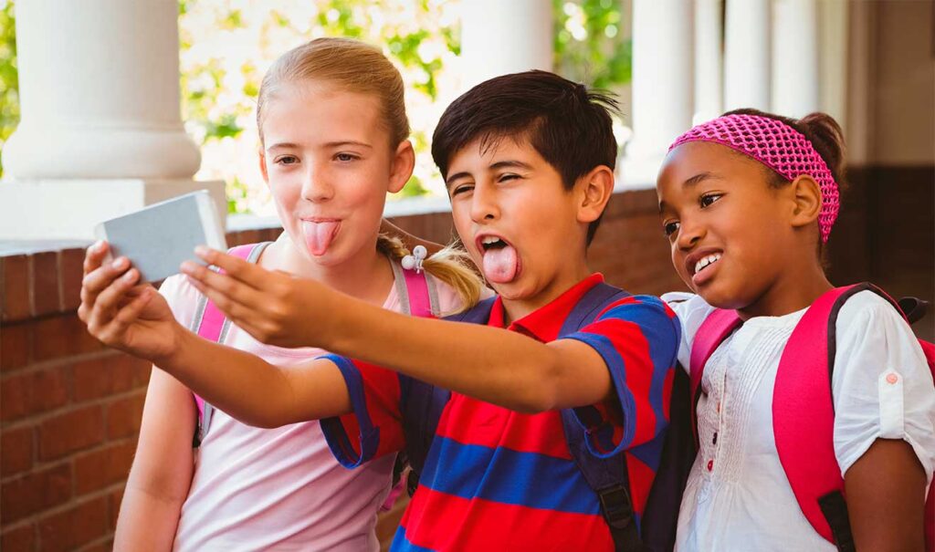 Infancia offline: Reino Unido se suma a la ola mundial de restricciones a menores en redes sociales