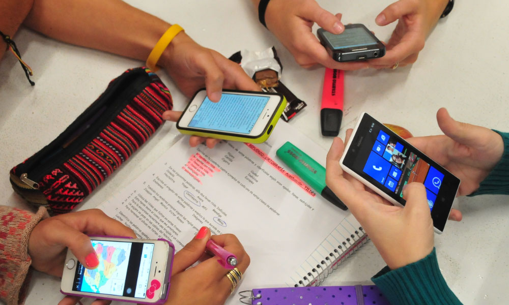 Aprueba Congreso de la CDMX regulación del uso de celulares en escuelas