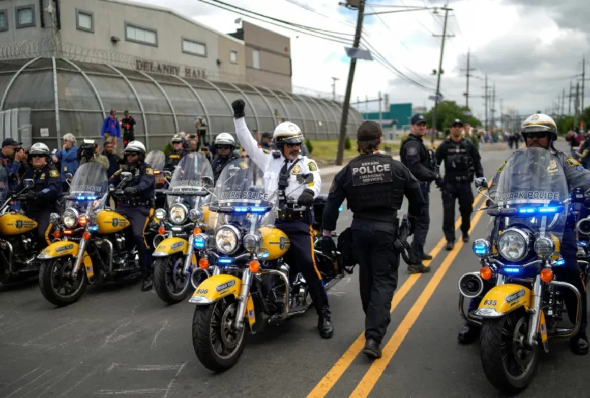 Acuerdan Gobierno de Trump y Nueva Jersey reanudar visitas en centro de detención de migrantes tras disturbios