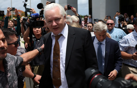 Declaran “hombre libre” a Julian Assange