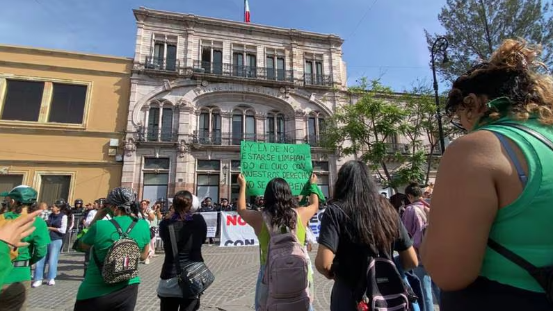 Aprueban en Aguascalientes reforma para limitar semanas para la interrupción del aborto