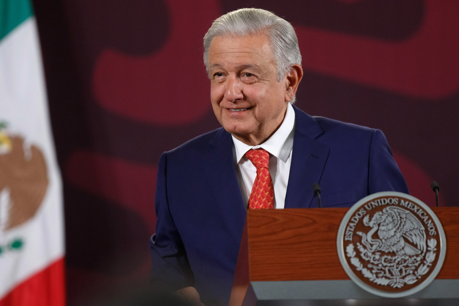 Celebra López Obrador hallazgo con vida del Obispo Salvador Rangel