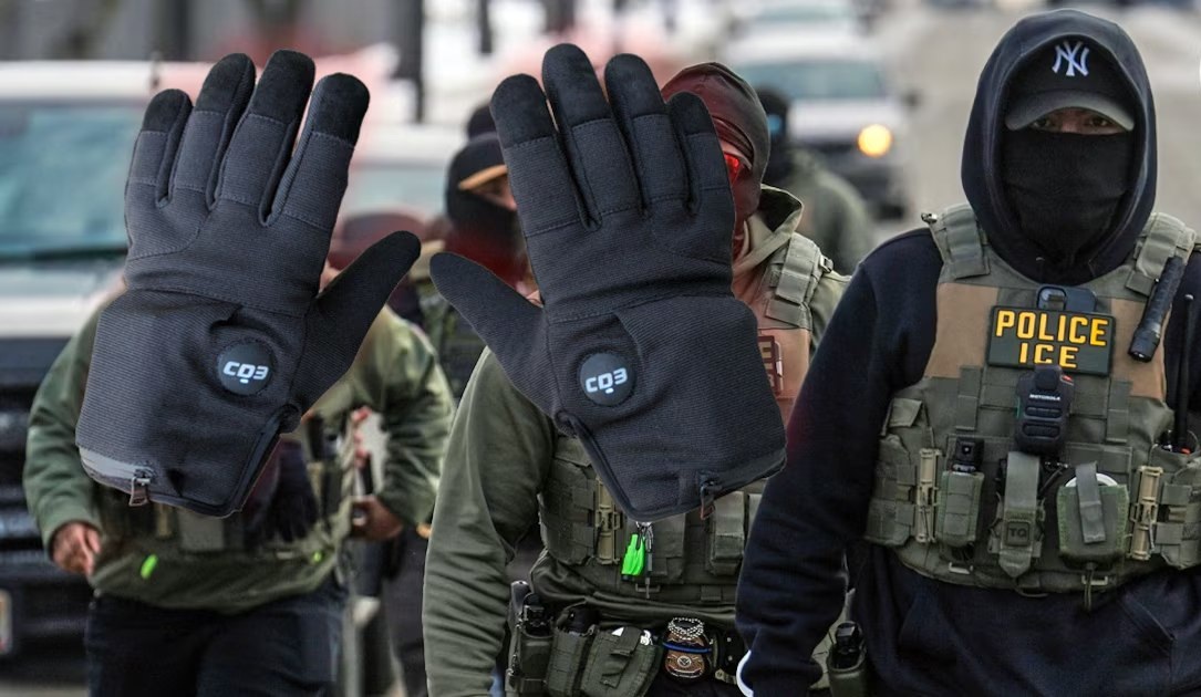 ICE quiere implementar guantes eléctricos para detenciones migratorias en EEUU; demócratas y asociaciones civiles rechazan la medida