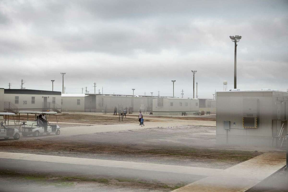 Confirman dos casos de sarampión en un centro de detención para migrantes en Texas