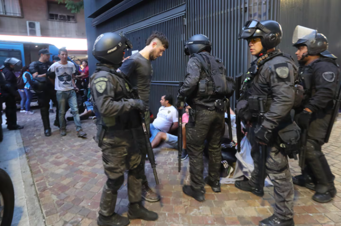 Reprimen a manifestantes jubilados en Argentina