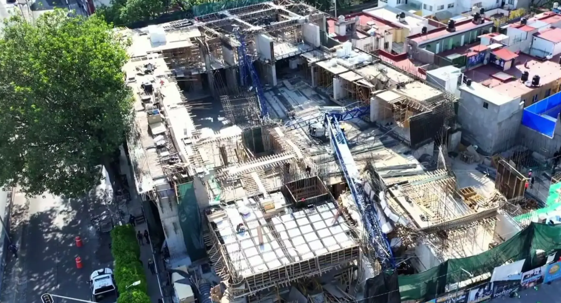 Gobierno de la CDMX atiende caída de grúa telescópica en alcaldía Cuauhtémoc