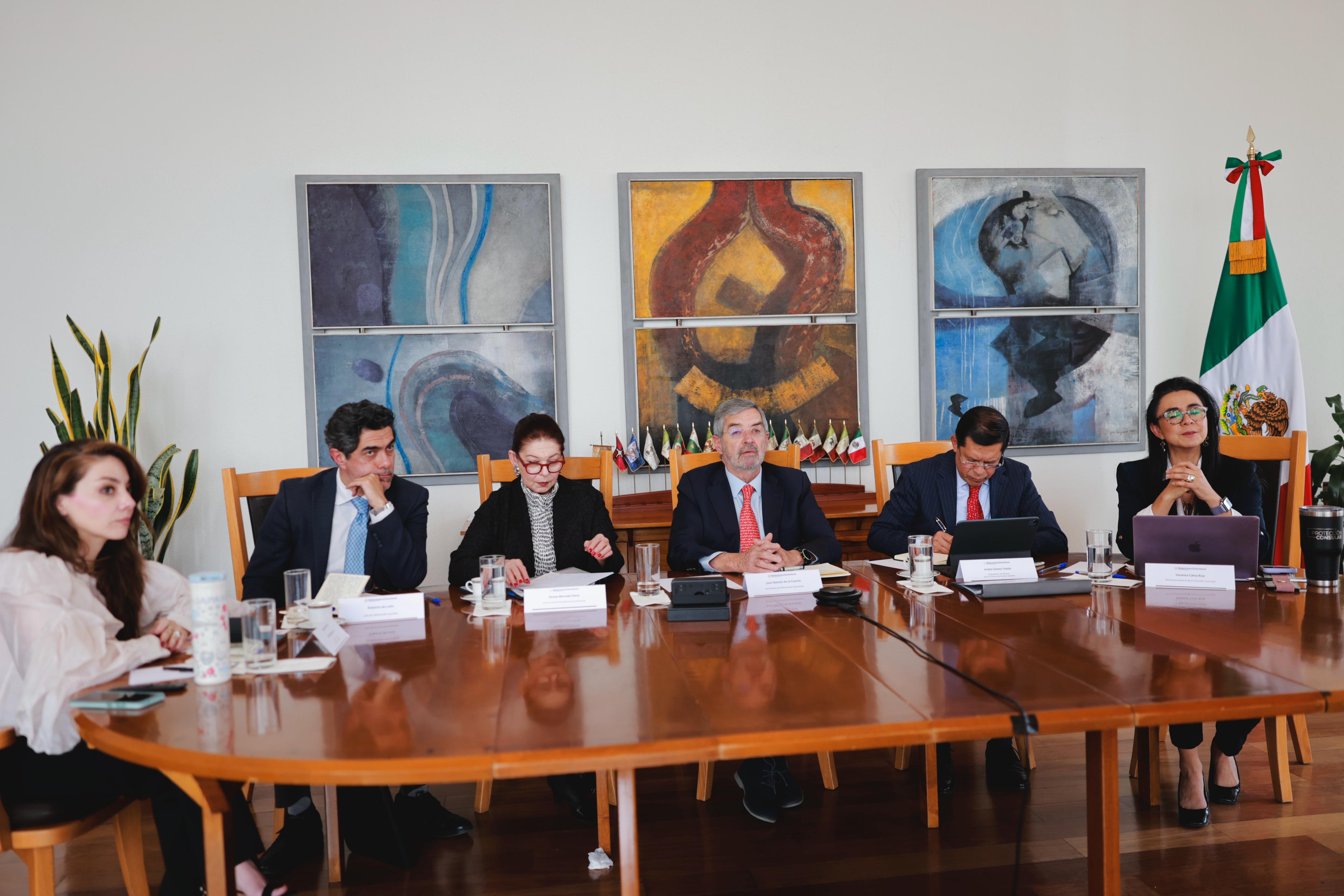 Se reúne canciller Juan Ramón De la Fuente con embajadores de México en Medio Oriente para revisar situación de connacionales