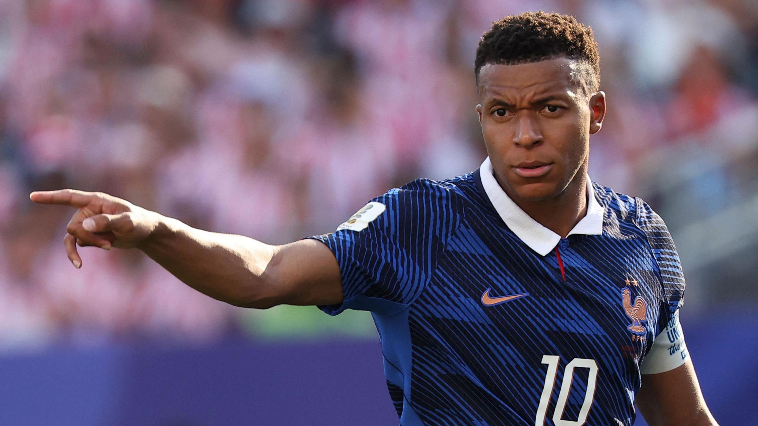 Kylian Mbappé y la FFF rechazan insultos racistas de senadora Paraguay
