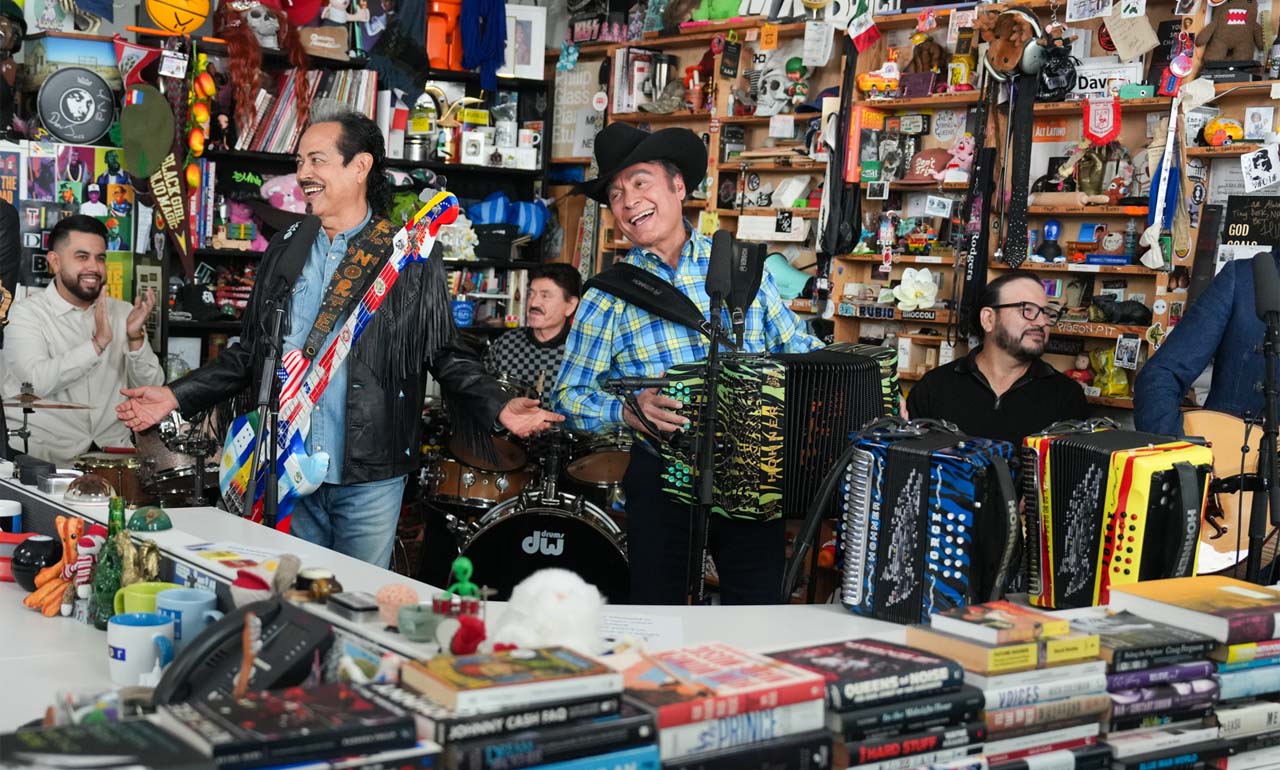 NPR restituirá mensaje promigrante eliminado del Tiny Desk de Los Tigres del Norte
