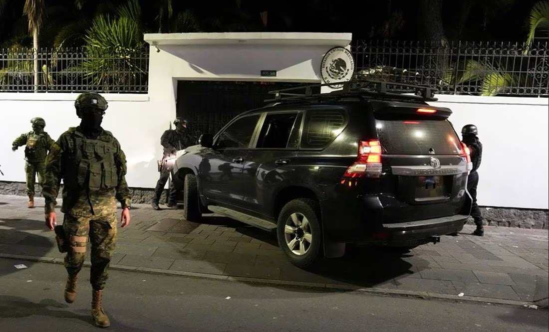 Rompe México relación diplomática con Ecuador tras irrupción de su embajada en Quito