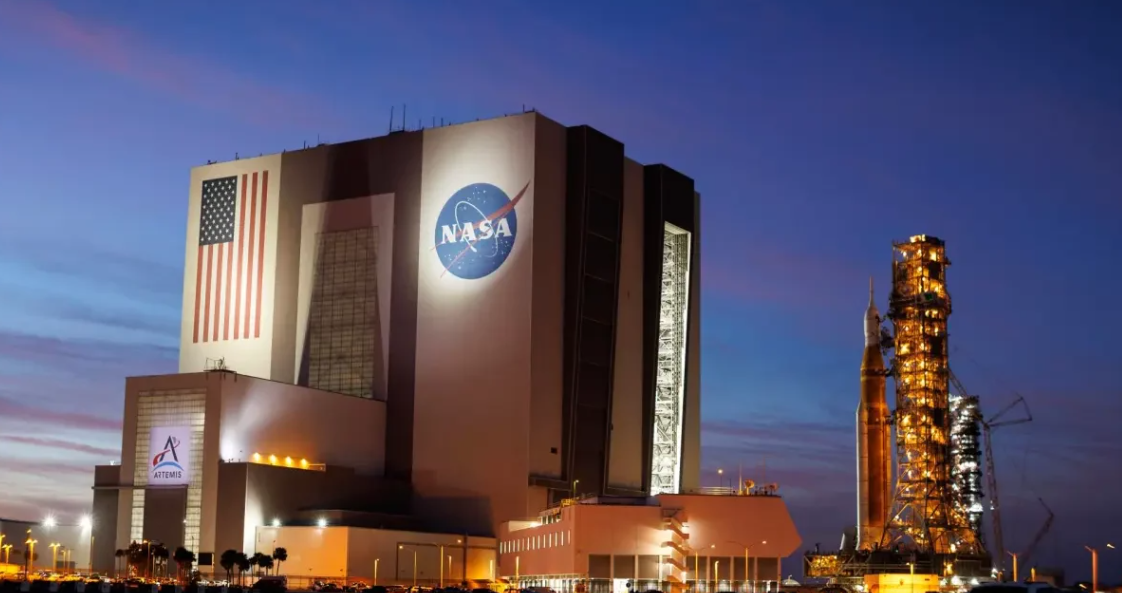 Todo listo para lanzar la primera misión tripulada a la Luna en 50 años: NASA