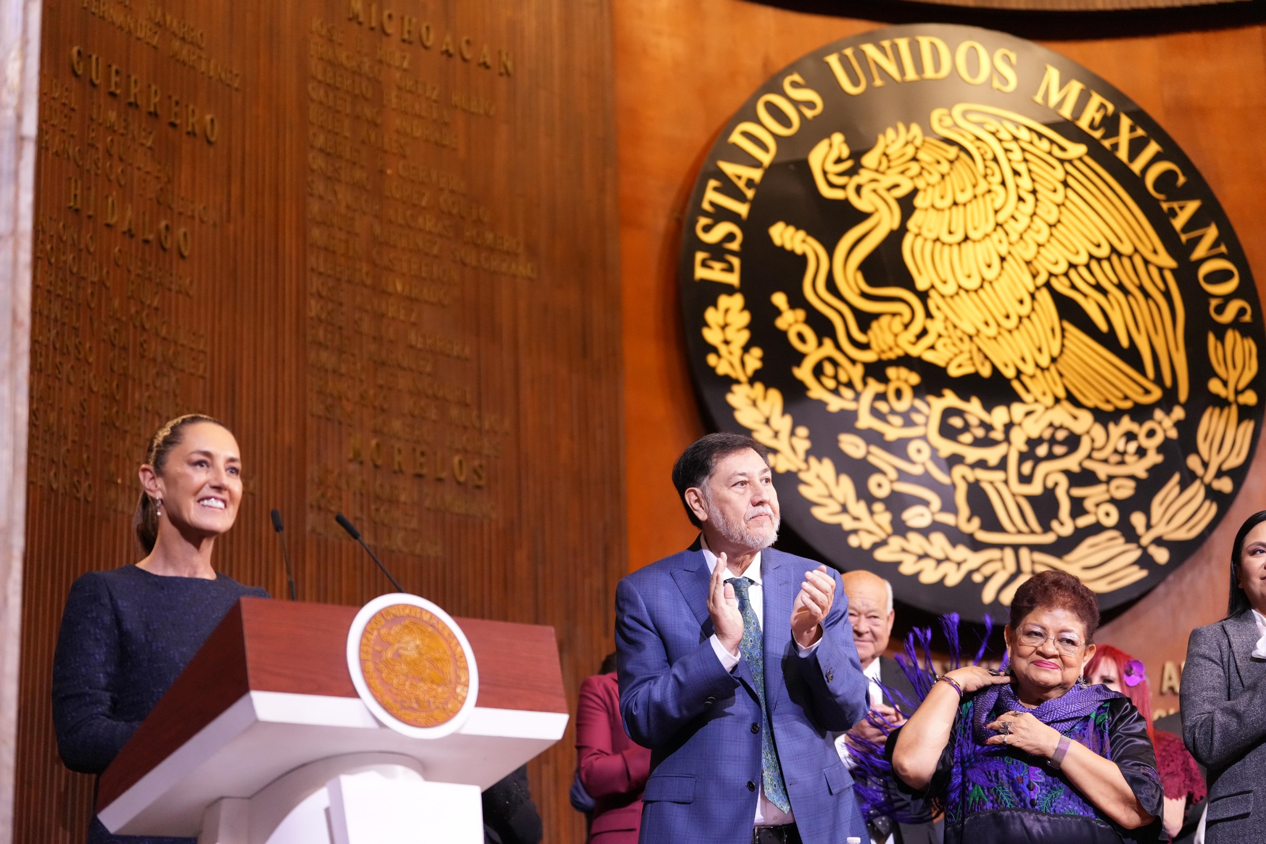 Envía Claudia Sheinbaum dos reformas constitucionales para la no reelección y el combate al nepotismo