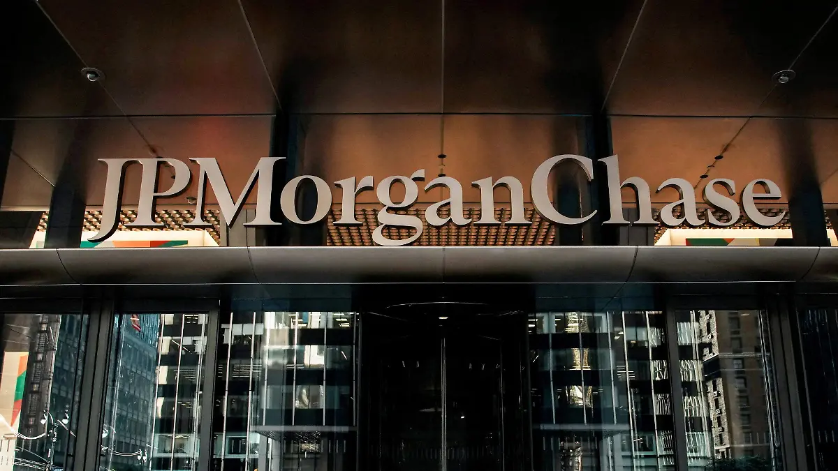 Revelan vínculos con Epstein de la banquera de JPMorgan que encabezó intento de venta de activos de la FIFA