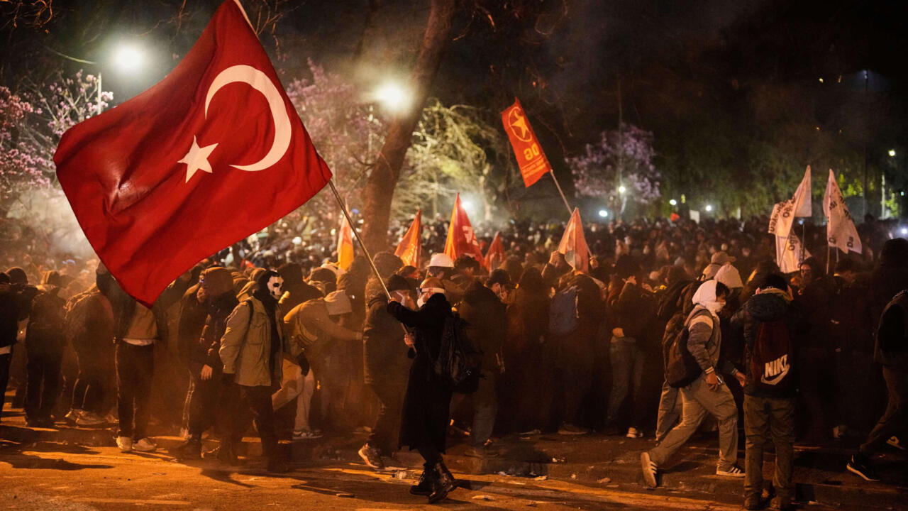 Aumentan las tensiones en Turquía tras el encarcelamiento del alcalde de Estambul