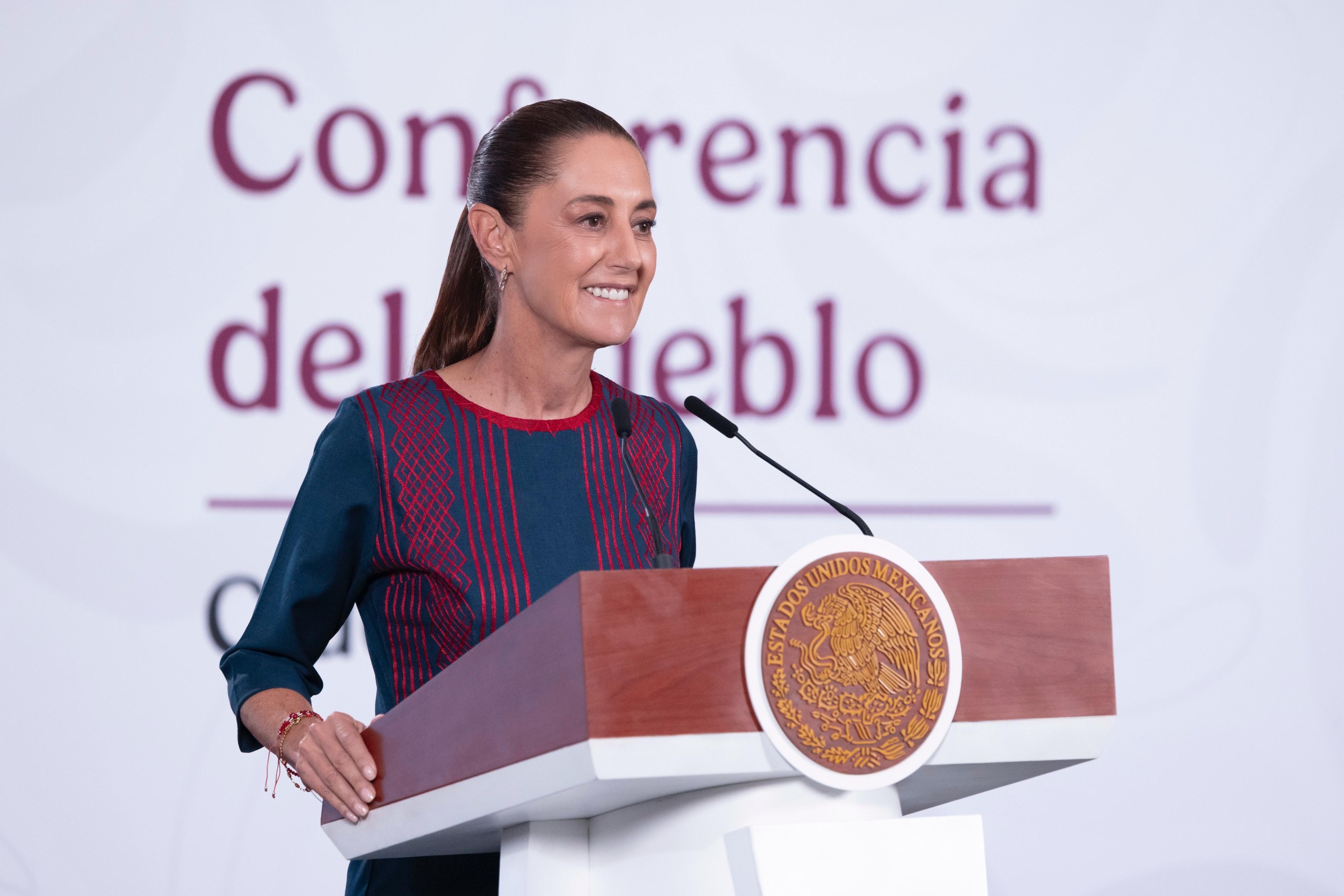 Consolida Claudia Sheinbaum mejoras para docentes en salario, pensiones y jubilación