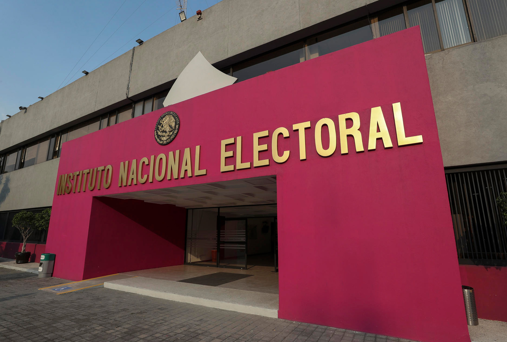 Falso que el INE sancionará a comunicadores por usar ironía o sarcasmo durante proceso electoral 2027