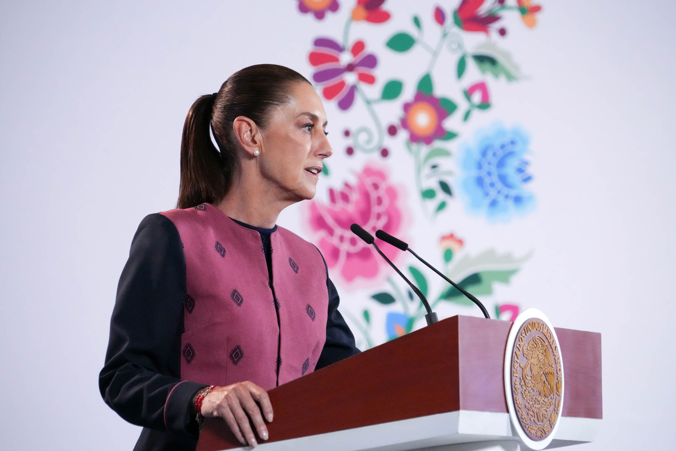 Llama Claudia Sheinbaum a extremar precauciones por huracán Polo